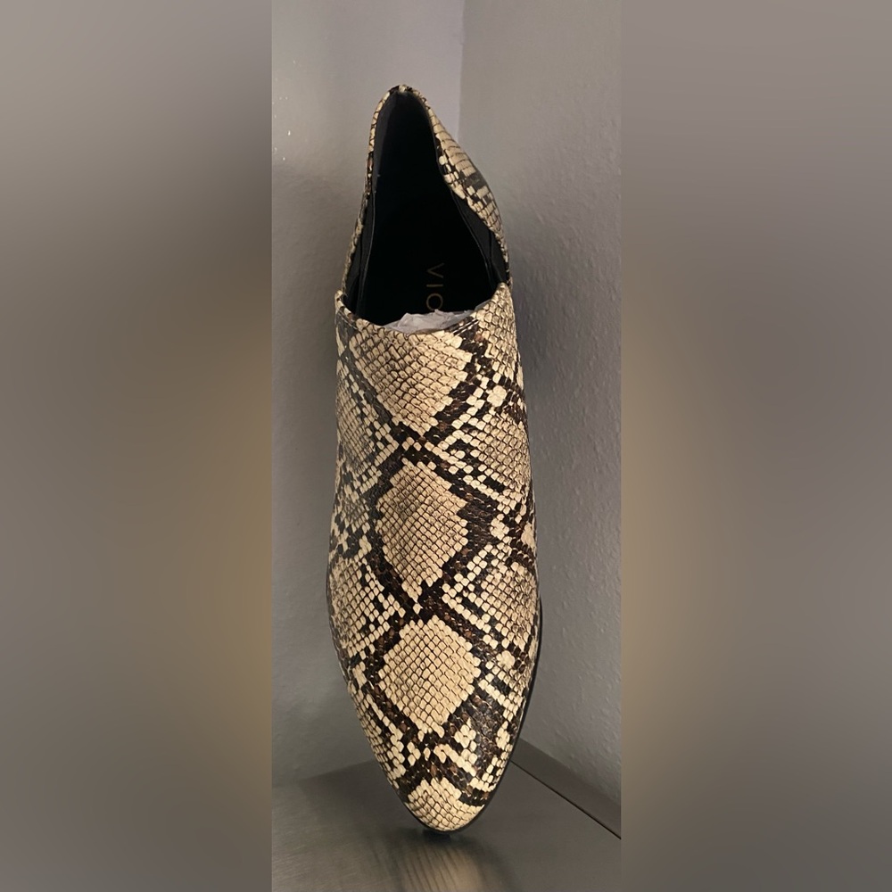 NWT-WOMENS VIONIC SNAKE DESIGN ANKLE BOOTIE 8-1/2 WIDE - Picture 15 of 15